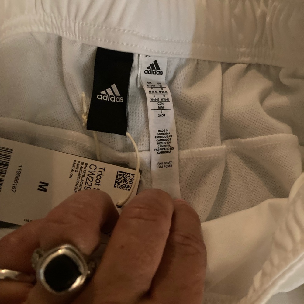 NWT size women’s medium w snap side’s